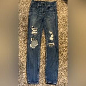 American eagle blue wash jeans, worn twice, in amazing condition!